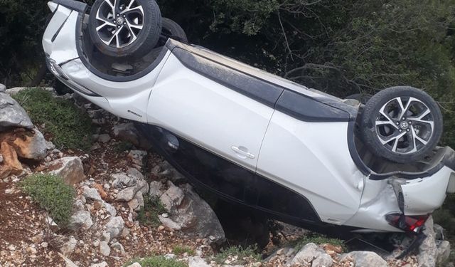 Osmaniye'de uçuruma devrilen otomobilin sürücüsü yaralandı