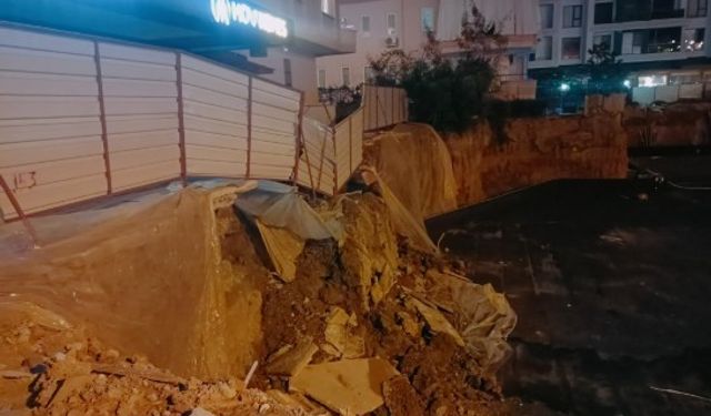 Alanya’da inşaatın koruma duvarı yıkıldı