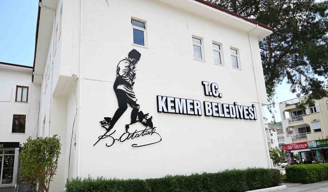 Atatürk’ün Kocatepe silüeti Kemer Belediye binasında