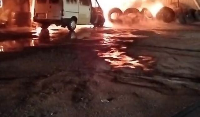 İskenderun’da lastikçi alevlere teslim oldu