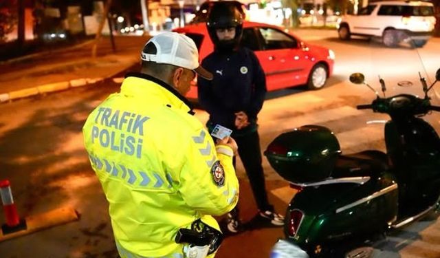 Isparta’da kurallara uymadığı tespit edilen 12 araç sürücüsüne ceza