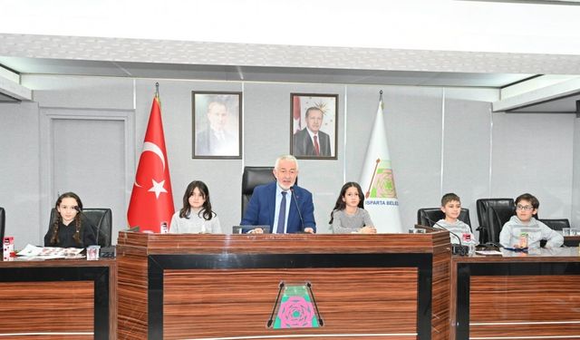 Ispartalı miniklerden Çünür Tepesi’ne oyun parkı kararı