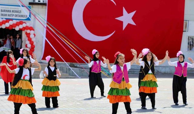 Kahramanmaraş’ta barınma merkezinde 23 Nisan coşkusu