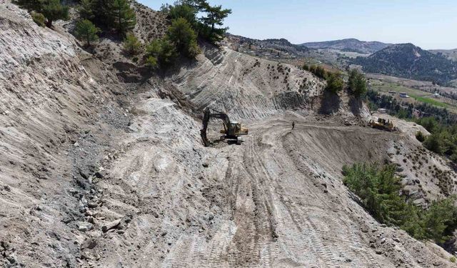 Kahramanmaraş’ta köy evlerinin yolları yapılıyor