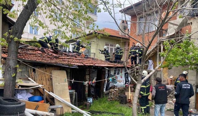 Kaynak makinesinden çıkan kıvılcım odunluğu yaktı