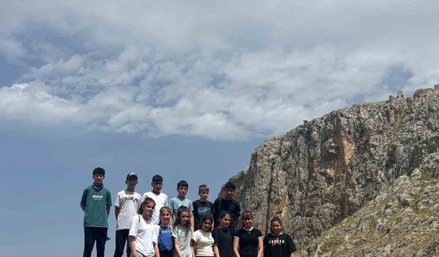 Kozanda çocuklar kent konseyi ile  tarihi yerleri öğreniyor