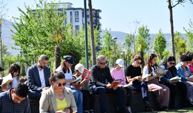 Osmaniye Millet Bahçesi’nde kitap okuma etkinliği düzenlendi