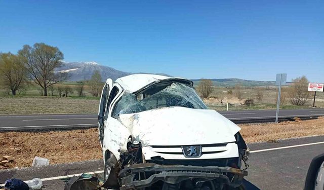 Şarkikaraağaç’ta takla atan otomobilin sürücüsü yaralandı