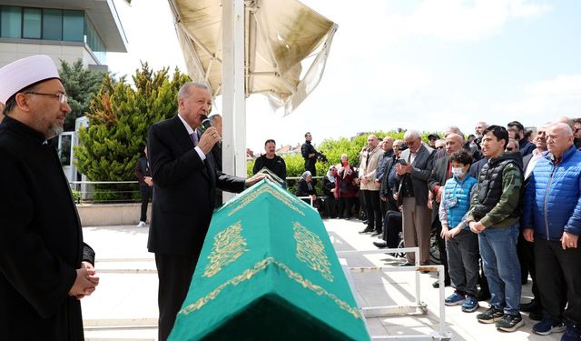 Cumhurbaşkanı Erdoğan vefat eden Arapça öğretmeninin cenazesine katıldı