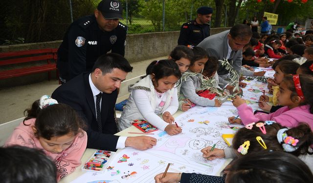 Osmaniye'de öğrenciler, hazırladıkları hediyeleri Gazze'deki çocuklara gönderdi