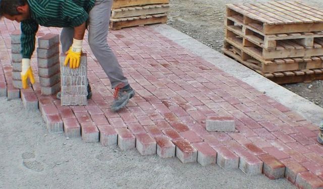 DEKORATİF PARKE TAŞI İLE KALDIRIM YAPIM