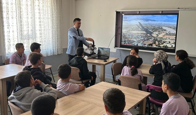 Afşin’de Öğrencilere İlk Kez Uçak Simülasyonu Tanıtıldı