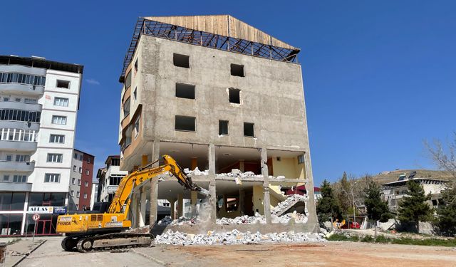 Afşin’de Rezerv Alanlarda Yıkım Çalışmaları Devam Ediyor