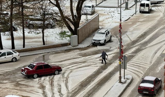 Afşin’de Sağanak Yağış ve Dolu Etkili Oldu