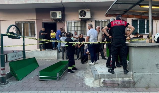 Adana'da bir kişi, boşandığı eşini silahla öldürdü