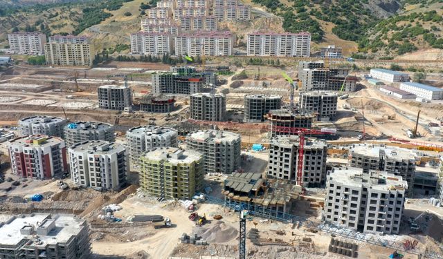 Kahramanmaraş'ın en büyük şantiyesinde konutlar ve iş yerleri yıl sonunda teslim edilecek
