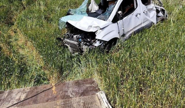 Isparta’da hafif ticari araç şarampole yuvarlandı: 1 yaralı