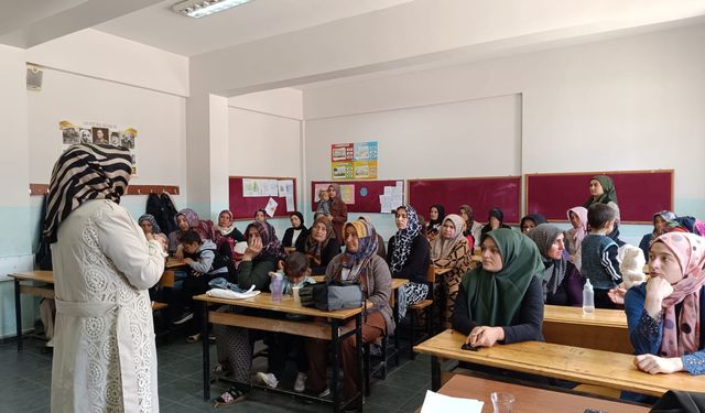 Altaş Şehit Yaşar Özdemir İlkokulu’nda Velilere Yönelik Anlamlı Seminer