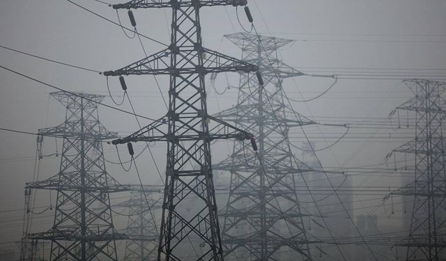 Bakan Bayraktar: Türkiye'nin elektrik iletim ve dağıtım hatlarında hiçbir sorun yok