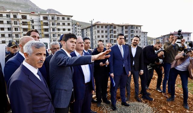 Bakan Yardımcısı Karaloğlu ve Vali Ünlüer Afşin’de TOKİ Konutlarını İnceledi