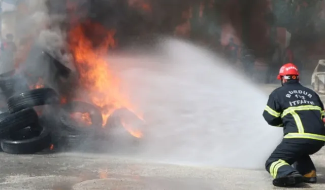 Burdur'da 96 itfaiyeciye temel itfaiyecilik ve arama kurtarma eğitimi verildi