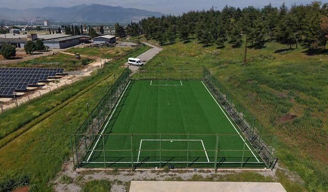 Büyükşehir, Yeşil Alanlardaki Halı Sahaları Yenilenen Yüzüyle Hizmete Sunuyor