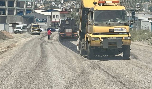 Büyükşehir’den Yeni Sanayi Sitesi’ne Asfalt