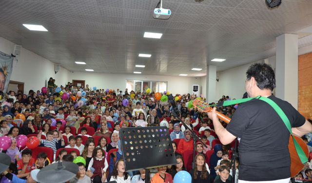 Çocuk Sanatçısı Onur Erol, Afşin’de Miniklerle Buluştu