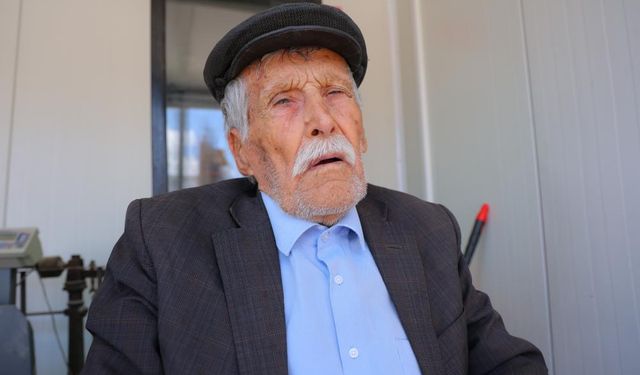 Cumhuriyet'le Yaşıt Cemal Dede, Eski Hatıralarını Dün Gibi Anlatıyor