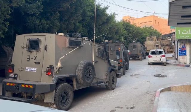 İşgalci İsrail ordusu Batı Şeria'da bir askerinin yaralandığı beldenin tüm girişlerini kapattı