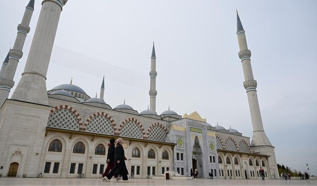 İstanbul'un silüetinde yer edinen Büyük Çamlıca Cami 6 yaşında