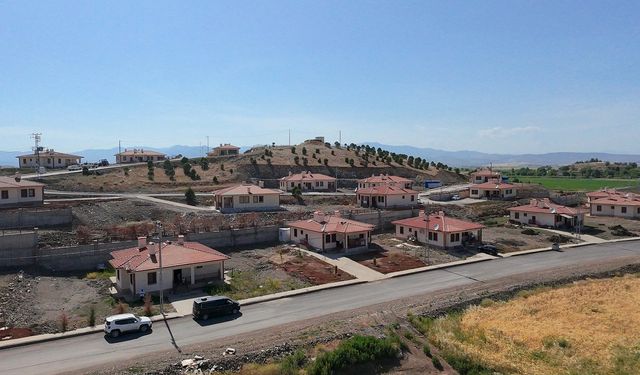 Kahramanmaraş'ta 3 Binden Fazla Köy Tipi Afet Evinin Anahtarı AFAD'a Teslim Edildi