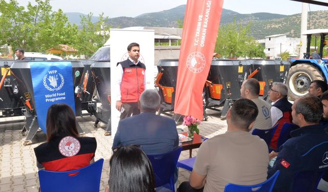 Kahramanmaraş'ta Depremzede Hayvancılara Yem Karma Makinesi Desteği