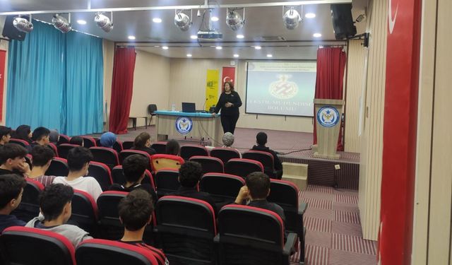 Kahramanmaraş’ta Prof. Dr. Yasemin Korkmaz Öğrencilerle Buluştu