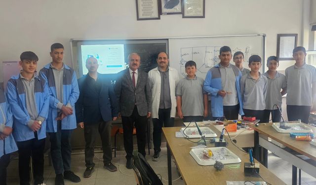 Milli Eğitim Müdürü Gezer, Okul Ziyaretlerini Sürdürüyor