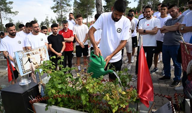 Nesine 2. Lig'e Yükselen İstiklalspor, Bu Başarıyı Depremde Kaybettikleri Futbolcu Arkadaşlarına Adadı
