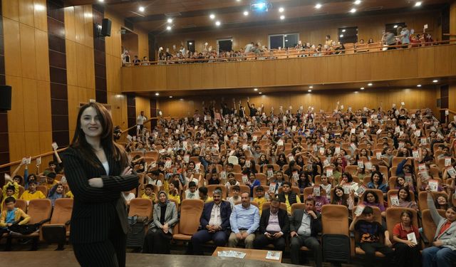 Onikişubat Okuyor’da Bu Hafta ‘Kelimelerle Örülen Dünyamız’ Konuşuldu
