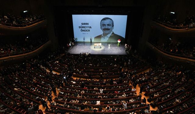 Sırrı Süreyya Önder son yolculuğuna uğurlanıyor
