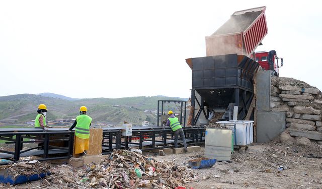 Büyükşehir’in Ayrıştırma Tesisi, Türkiye’de Yerel Yönetimlere Örnek Oluyor