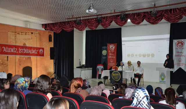 Afşin’de “Teknoloji Çağında Büyümek” Paneli Düzenlendi