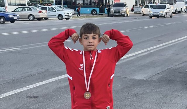 Afşinli Güreşçi Bayram Efe Konak Türkiye Üçüncüsü Oldu