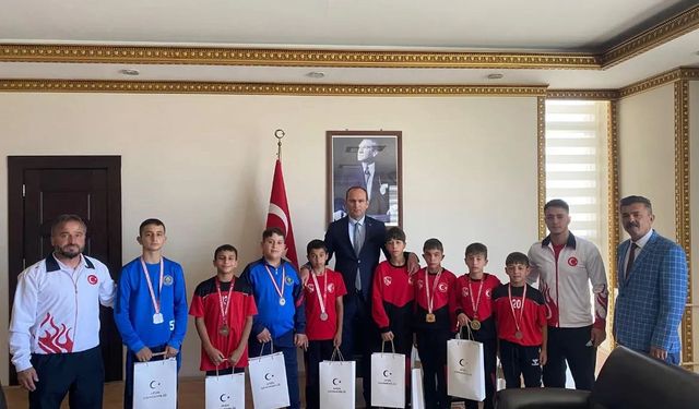 Afşinli Güreşçilerden, Kaymakam Sarıdoğan’a Ziyaret
