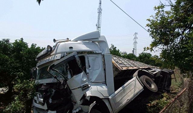 Adana'da 4 aracın karıştığı zincirleme kazada 1 kişi yaralandı