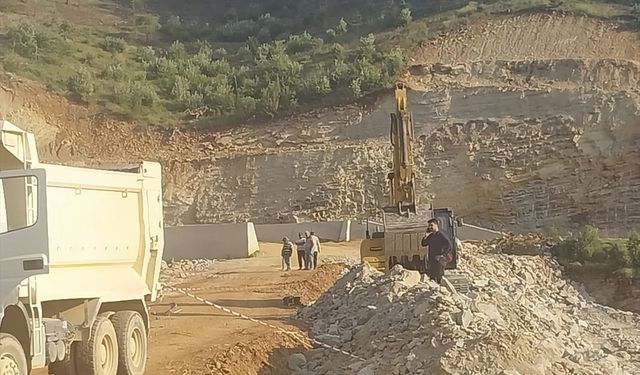 Adana'da gölet inşaatında göçük altında kalan işçi öldü