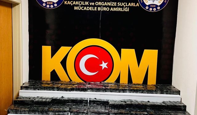 Adana'da kamyonette gümrük kaçağı elektronik sigara ele geçirildi