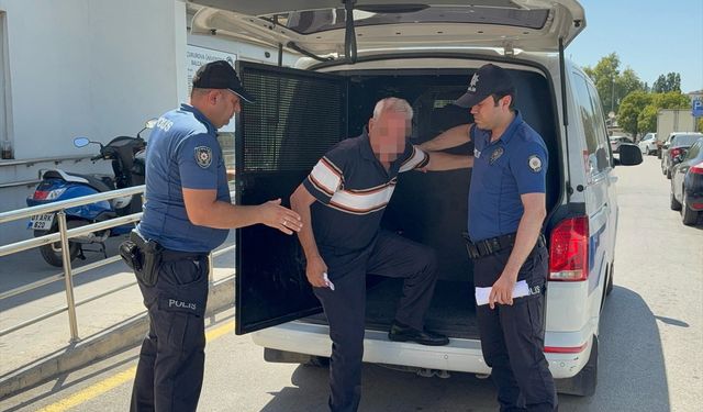 Adana'da otobüste kadın yolcunun uygunsuz görüntüsünü çektiği iddiasıyla bir kişi gözaltına alındı
