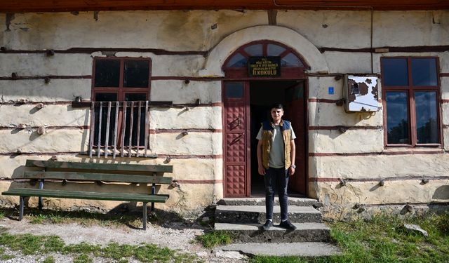 Akseki'nin tarihi düğmeli okulu ve camisi restore edilmeyi bekliyor