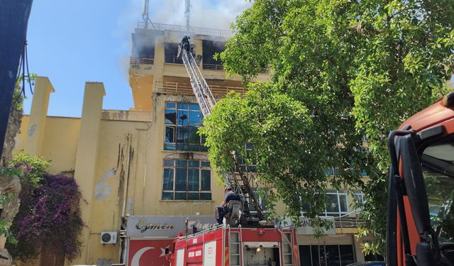 Antalya'da boş binada çıkan yangın söndürüldü