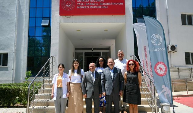 Antalya'da huzurevi sakinlerine ziyaret