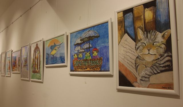 Antalya'da "Minik Fırçalar" resim sergisi açıldı